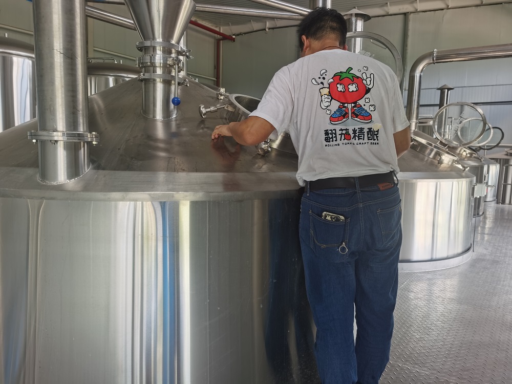 扬州5000L四器糖化+热水精酿啤酒设备