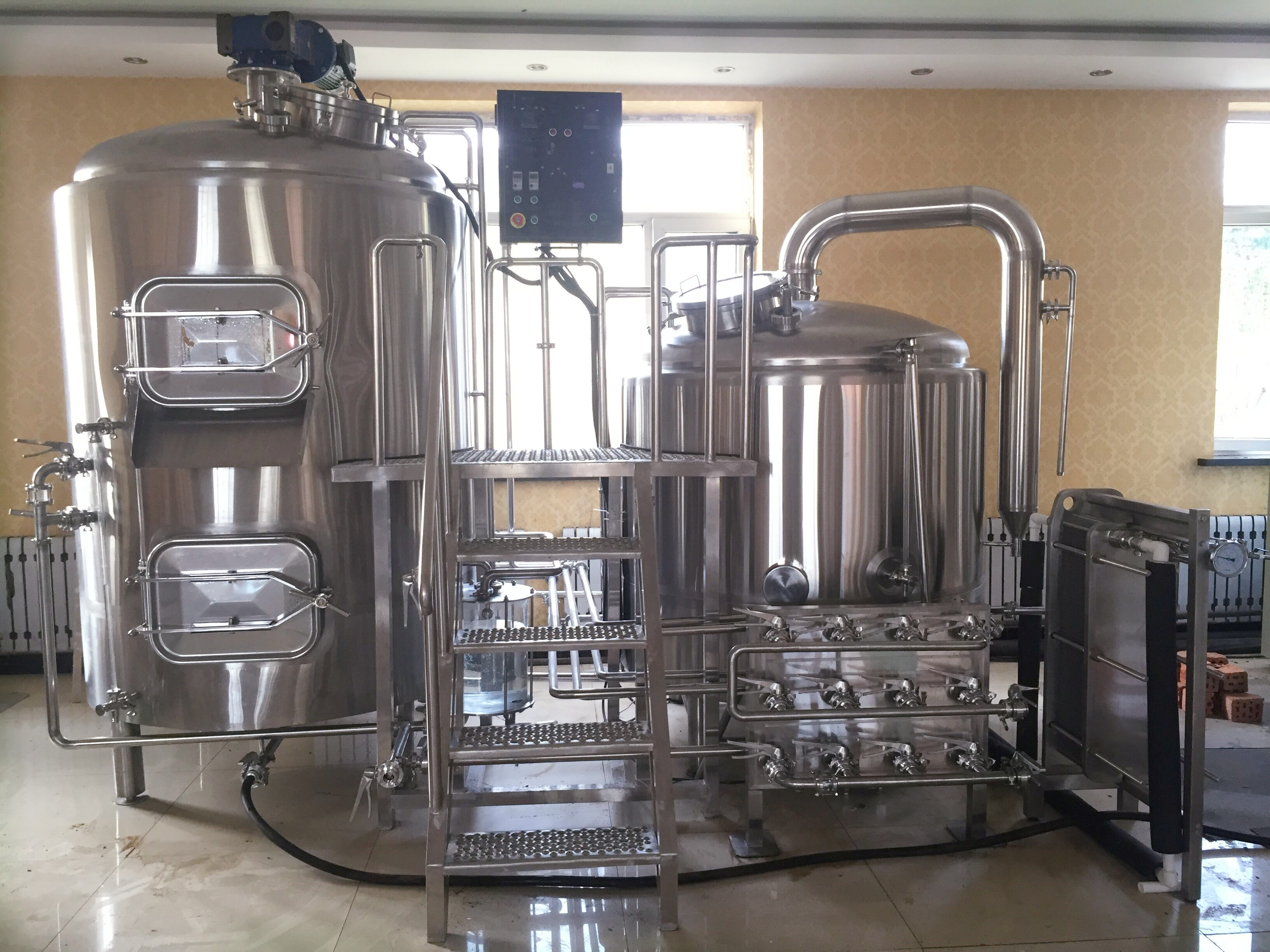 沈阳1000L精酿啤酒设备